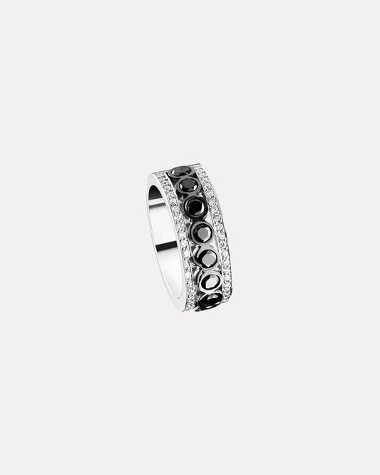 18CT BLACK & WHITE DIAMOND LE NOIR RING