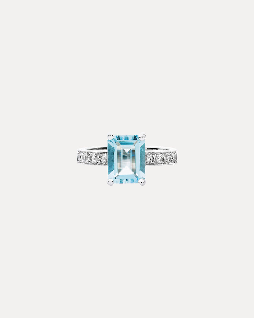 18CT AQUAMARINE & DIAMOND ROBERTSON RING