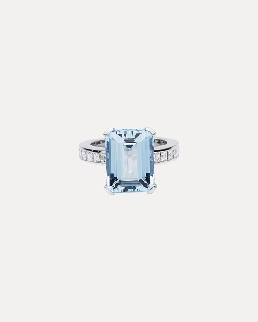 18CT AQUAMARINE & CARRE DIAMOND RING