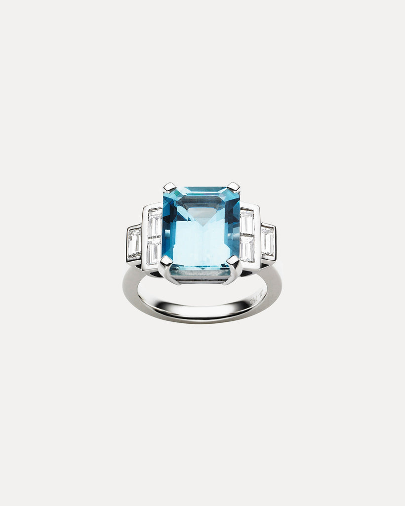 18CT AQUAMARINE & DIAMOND EMPIRE RING